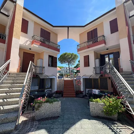 Casa Bianca Village لينانو سابيادورو
